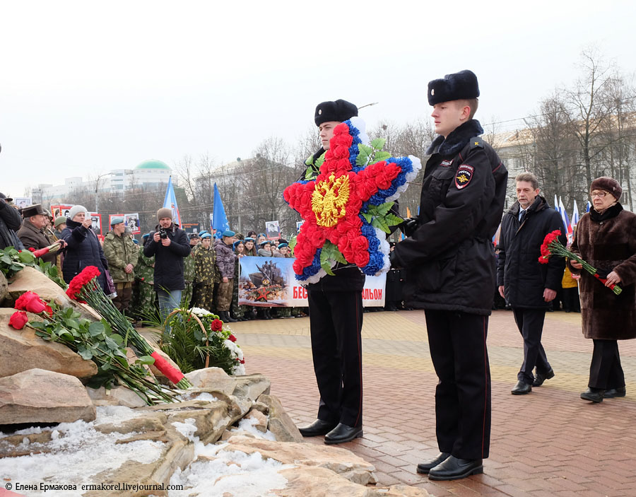 Митинг возложение цветов