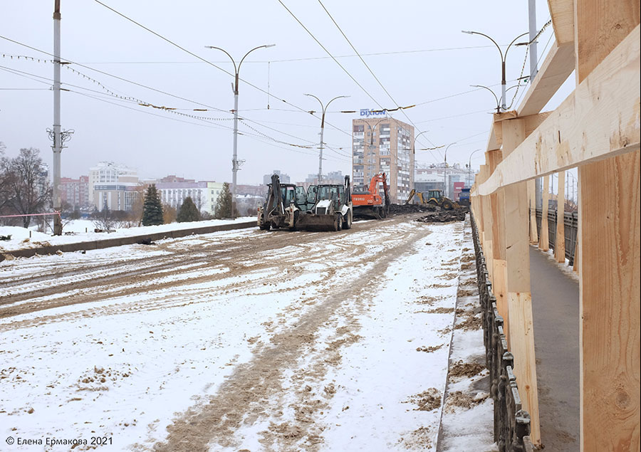 Остановиться в серпухове. Красный мост Серпухов. Остановка красный мост Серпухов. Остановка Земляной мост Серпухов. Красный мост Серпухов фото.