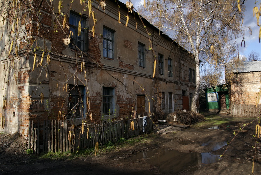 После 9 орел. Старый дворик на Орловской Киров. Мастерская Дышленко в Орле. Библиотека старый дворик на Орловской Киров.