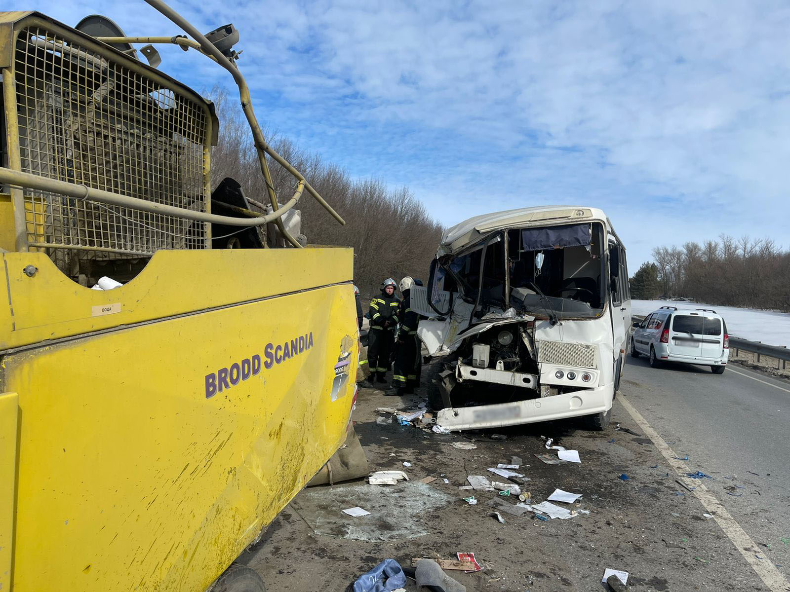 Автобус орел мценск. ДТП автобуса с крузоком. ДТП автобус с грузовико.